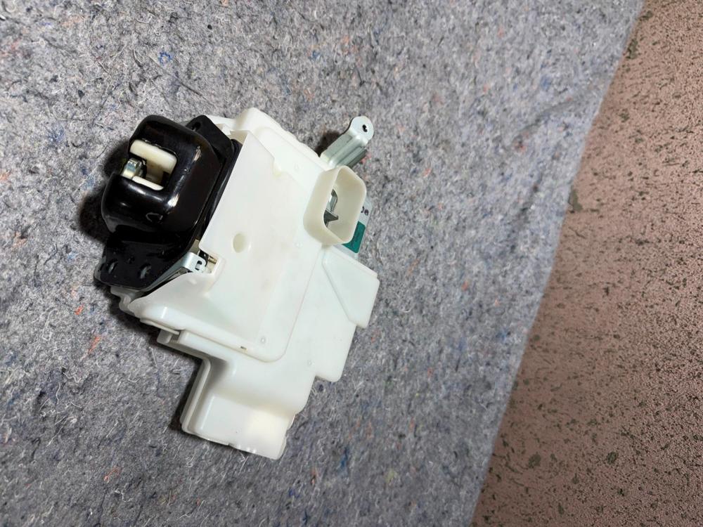 905001AA1A Genuine Nissan Lack & Remocon 90500-1AA1A – photo 3