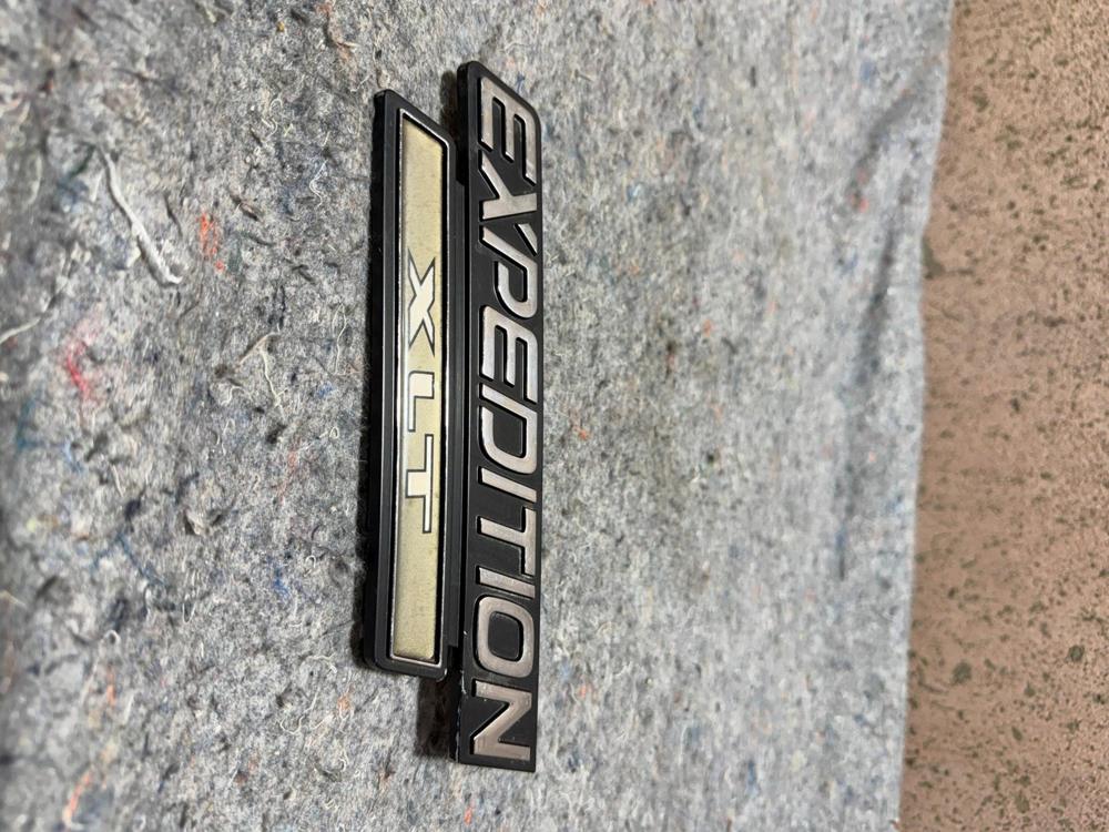 2000 Ford Expedition Xlt Adhesive Emblem OEM – photo 3
