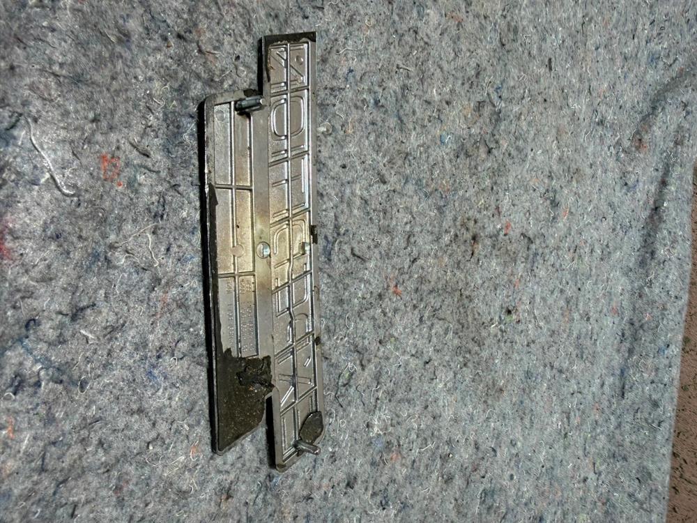 2000 Ford Expedition Xlt Adhesive Emblem OEM – photo 4