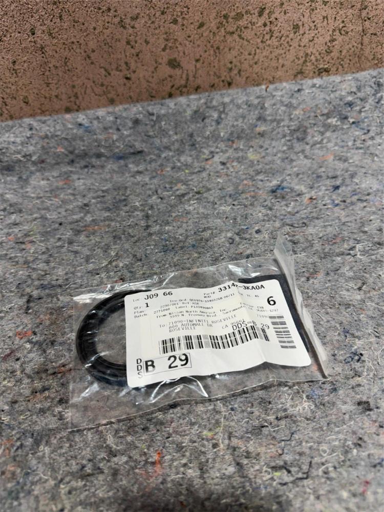 331423KA0A Genuine Nissan Seal Oil Drive 33142-3KA0A – photo 1