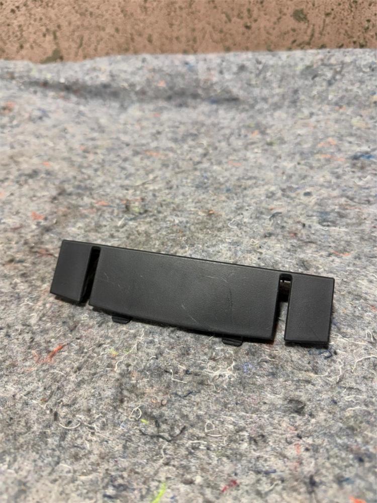 2015-2020 Infiniti Q50 Center Console Armrest Hinge Cover Trim Panel OEM – photo 1