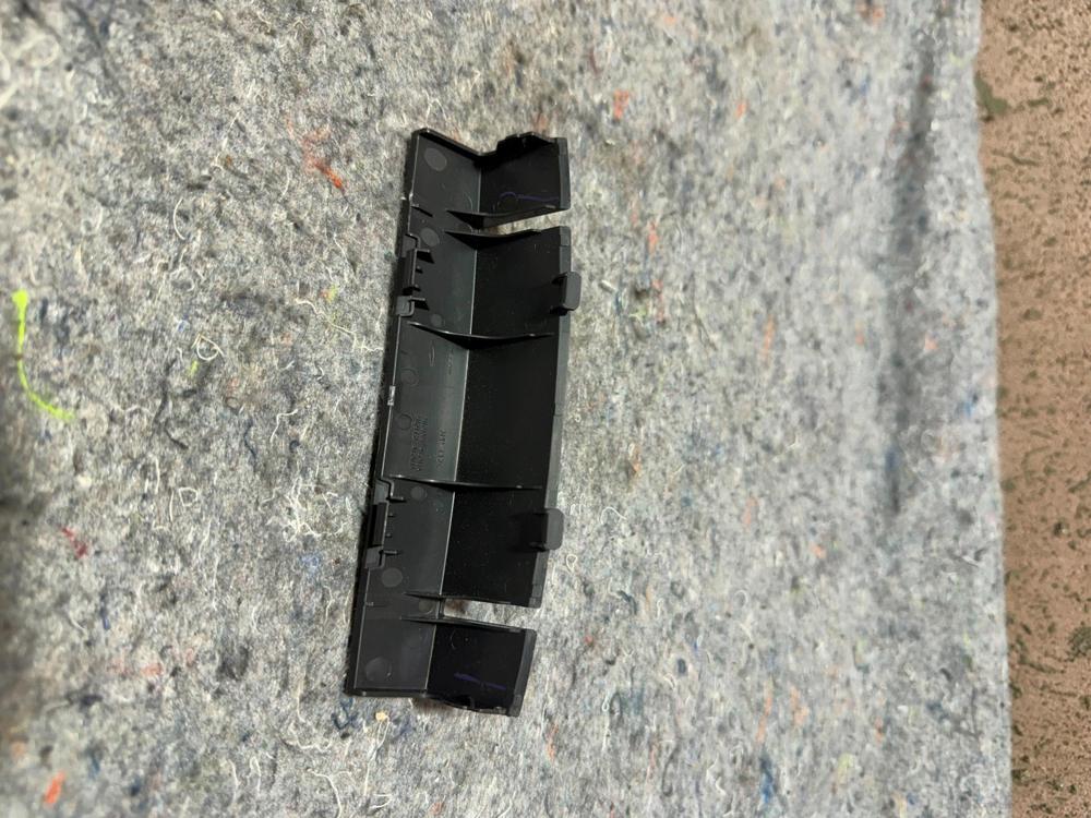 2015-2020 Infiniti Q50 Center Console Armrest Hinge Cover Trim Panel OEM – photo 2