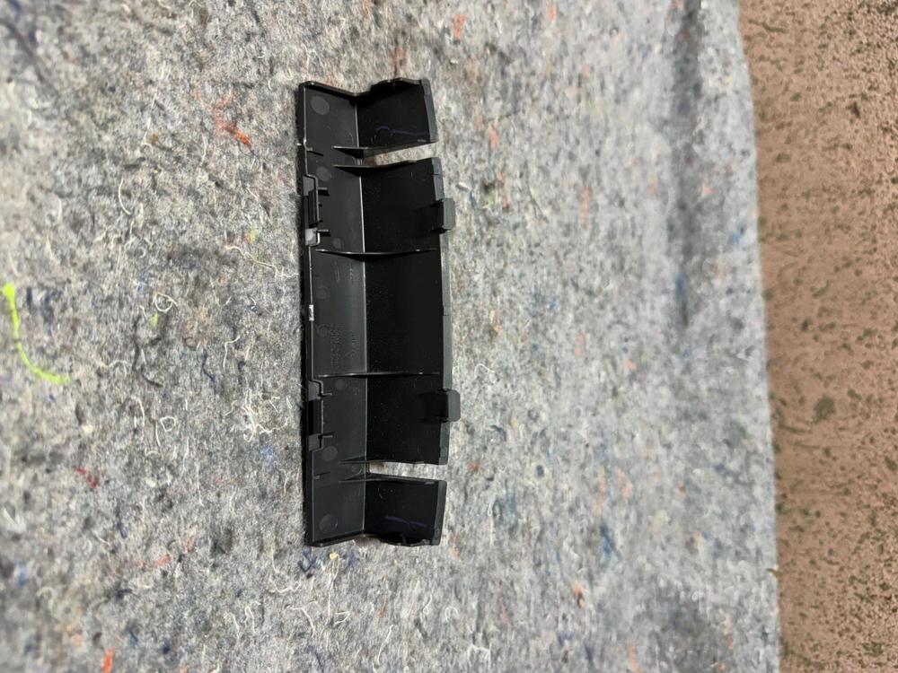 2015-2020 Infiniti Q50 Center Console Armrest Hinge Cover Trim Panel OEM – photo 4