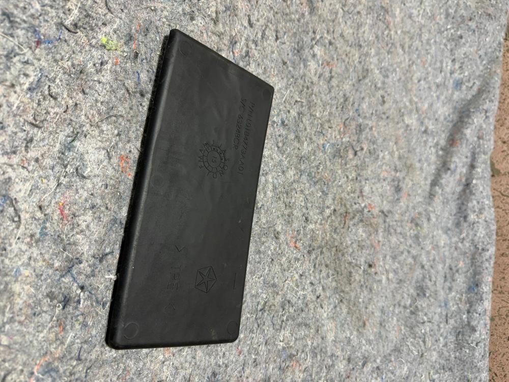 2010-2012 Dodge Caliber Jeep Center Console Arm Rest Rubber Mat L0184773AA – photo 4