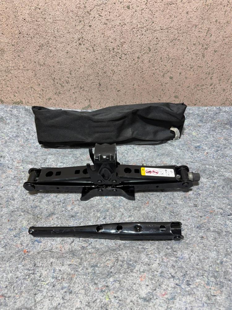2008-2020 Dodge Caravan Spare Tire Jack & Tool Kit Lug Wrench OEM – photo 1