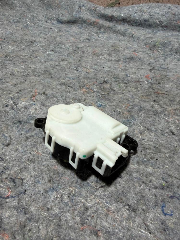 18-2022 Ford Expedition OEM HVAC Heater Blend Door Vent Actuator EE900001 CYH5E – photo 1