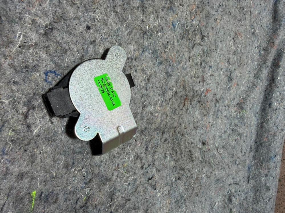 Genuine Infiniti OEM Buzzer Assy 256403TA1C – photo 3