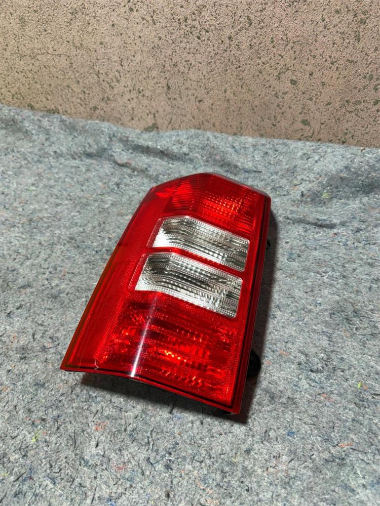 2008-2017 Jeep Patriot Driver Right RH Side Rear Brake Tail Light Lamp OEM – photo 1