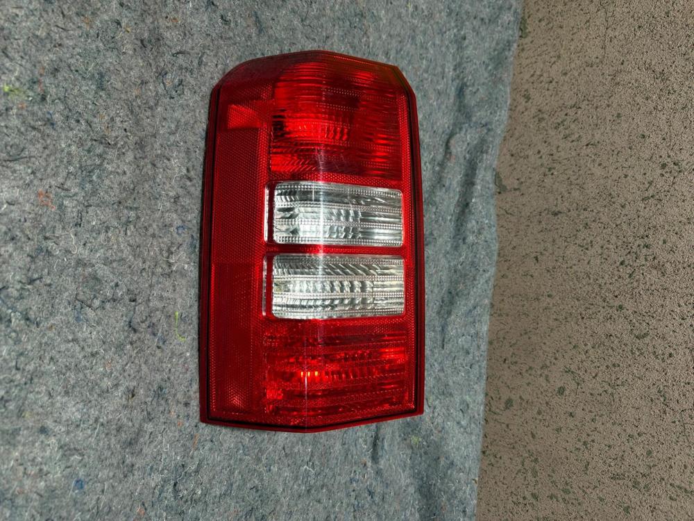 2008-2017 Jeep Patriot Driver Right RH Side Rear Brake Tail Light Lamp OEM – photo 4