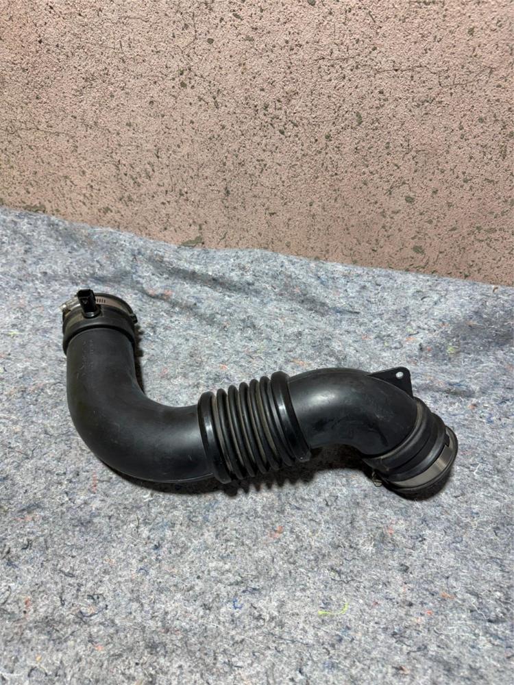 2011-2017 Jeep Patriot Air Intake Hose Pipe 04891621AC – photo 1