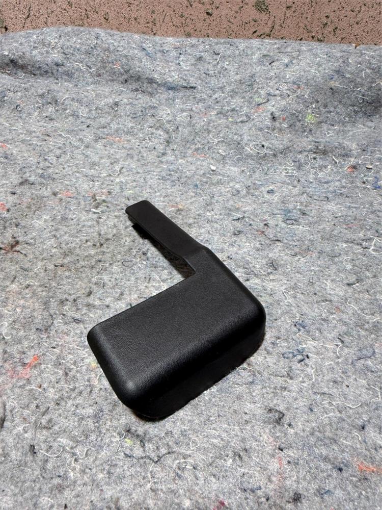14-19 Toyota Corolla Front Seat Track Cover Left Driver Side Inner 7212802030 – photo 1