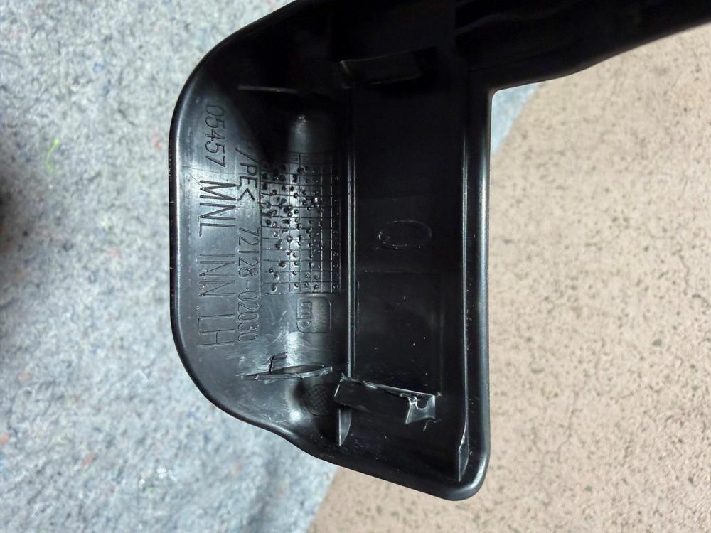14-19 Toyota Corolla Front Seat Track Cover Left Driver Side Inner 7212802030 – photo 2