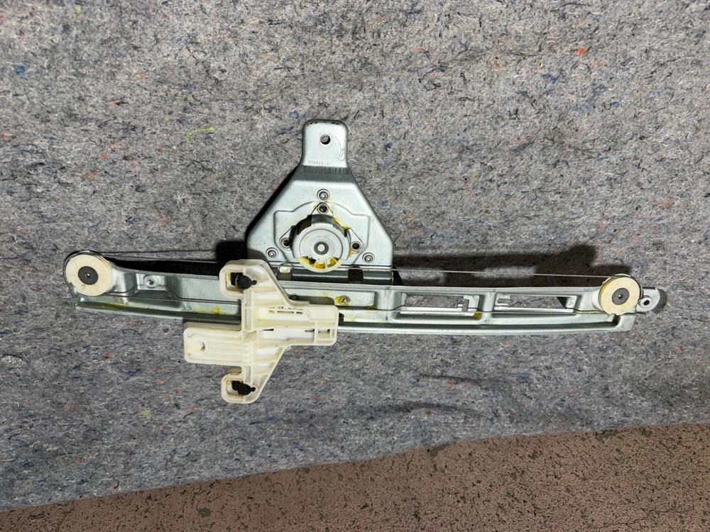 Jeep Patriot 2009 Power Window Motor Rear L Window Lifter Rear L 05291805AA-D – photo 2