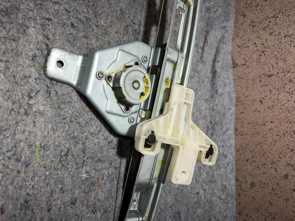 Jeep Patriot 2009 Power Window Motor Rear L Window Lifter Rear L 05291805AA-D – photo 3