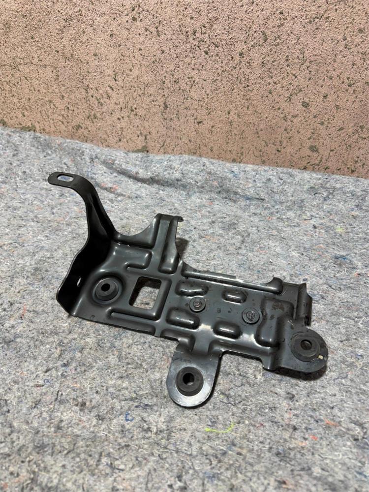 2007-2017 Jeep Patriot 2.4L Gas Engine Battery Tray Holder Bracket Support OEM – photo 1