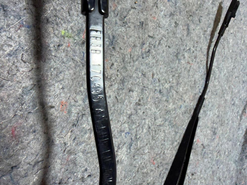 2015-2017 Ford Mustang Genuine OEM Windshield Wiper Blade Arms FR3B-17C495-AA – photo 2