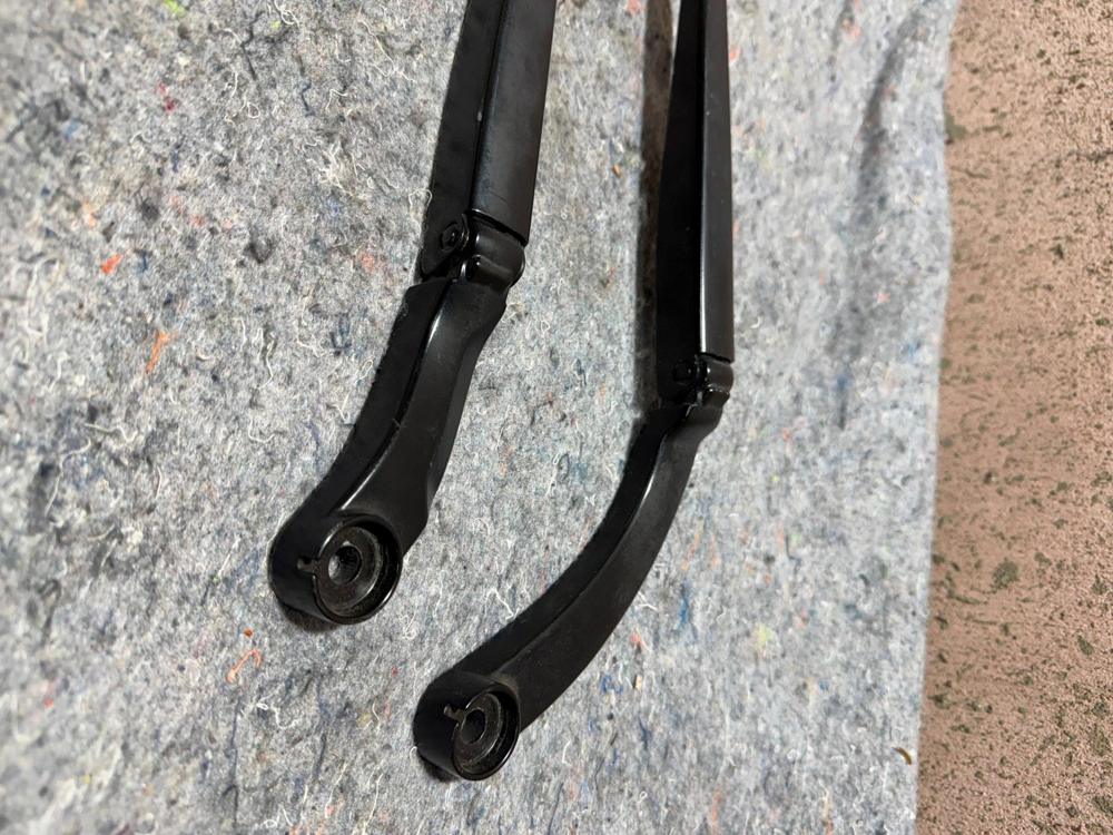 2015-2017 Ford Mustang Genuine OEM Windshield Wiper Blade Arms FR3B-17C495-AA – photo 3