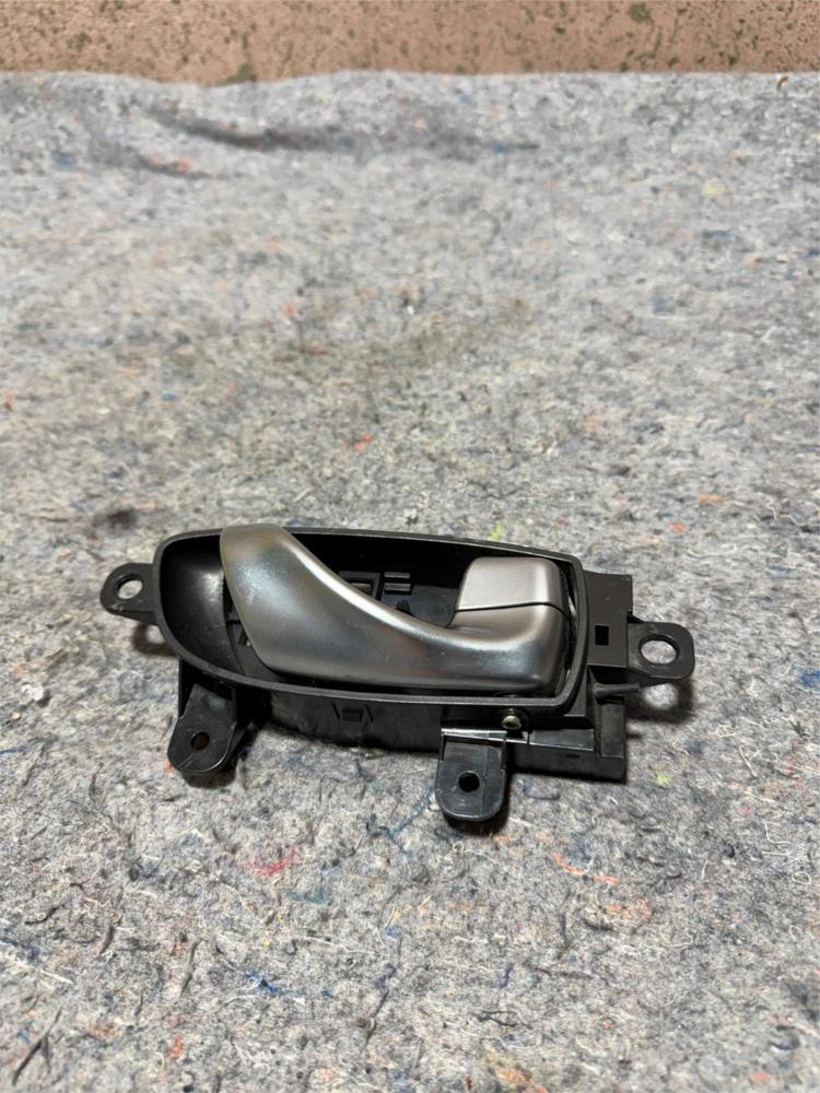 2019 Infiniti Q50 Front Right Passenger Side Door Interior Handle OEM – photo 1