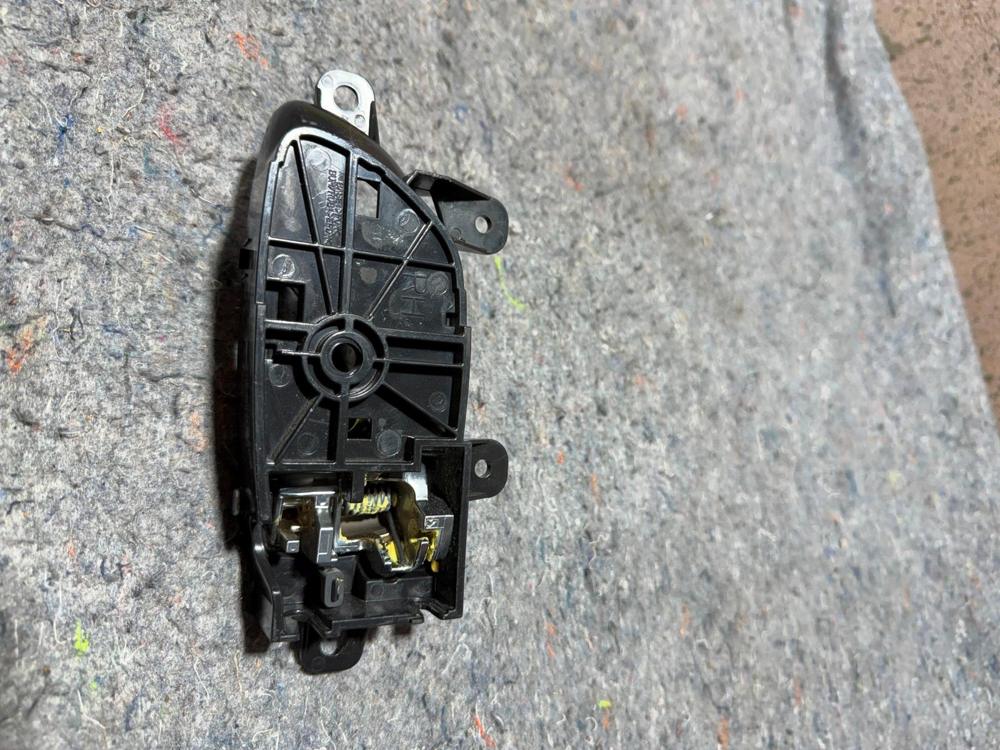 2019 Infiniti Q50 Front Right Passenger Side Door Interior Handle OEM – photo 2