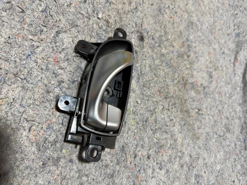 2019 Infiniti Q50 Front Right Passenger Side Door Interior Handle OEM – photo 3