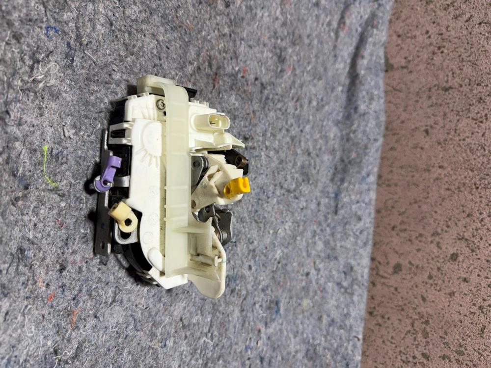 Genuine Mopar Front Door Latch Right 458964AD – photo 3