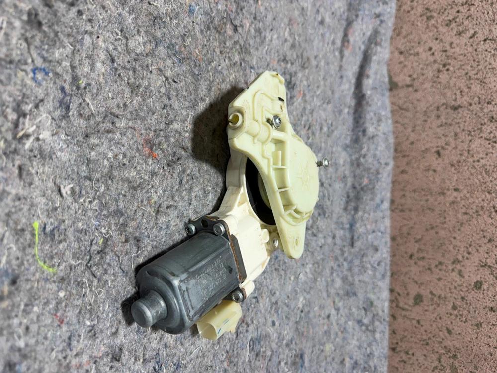 07-17 Jeep Compass Patriot Front Right Side Door Power Window Motor OEM – photo 3