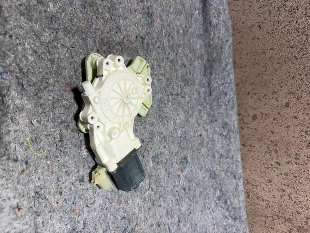 07-17 Jeep Compass Patriot Front Right Side Door Power Window Motor OEM – photo 4