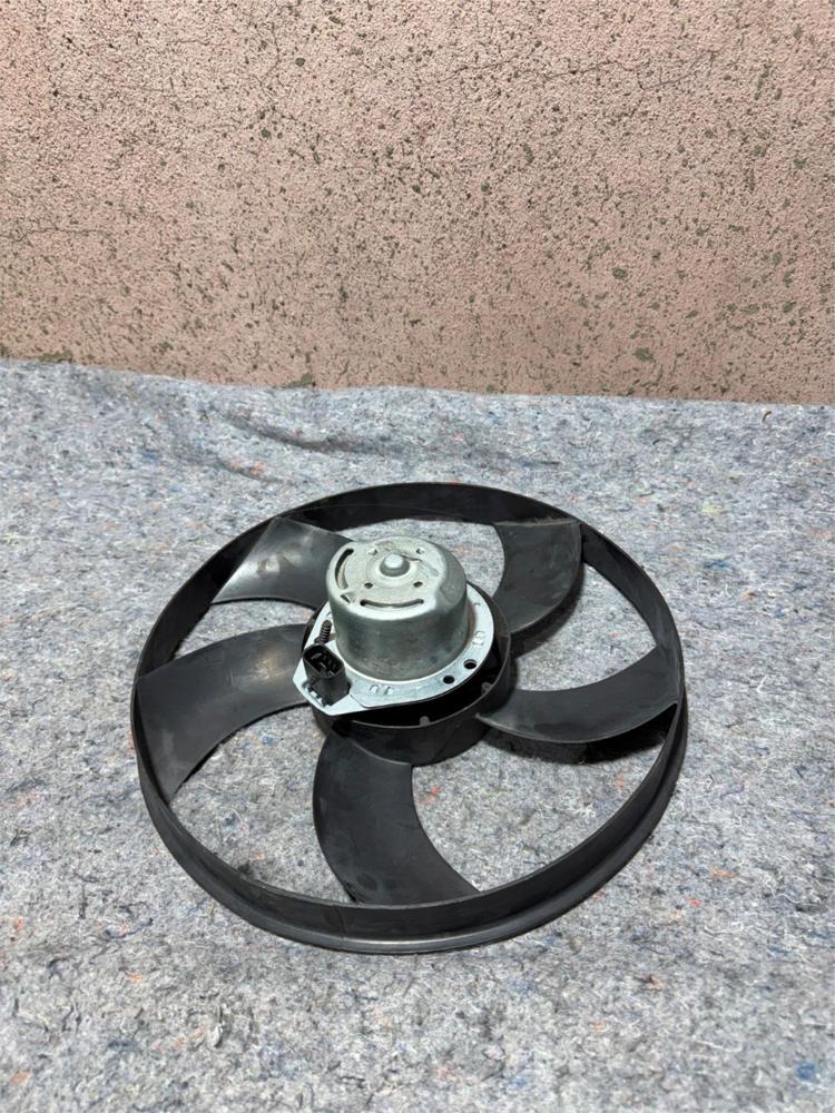 2013 Chrysler 200 Mopar Engine Cooling Fan Blade with Motor OEM 24041258 – photo 1