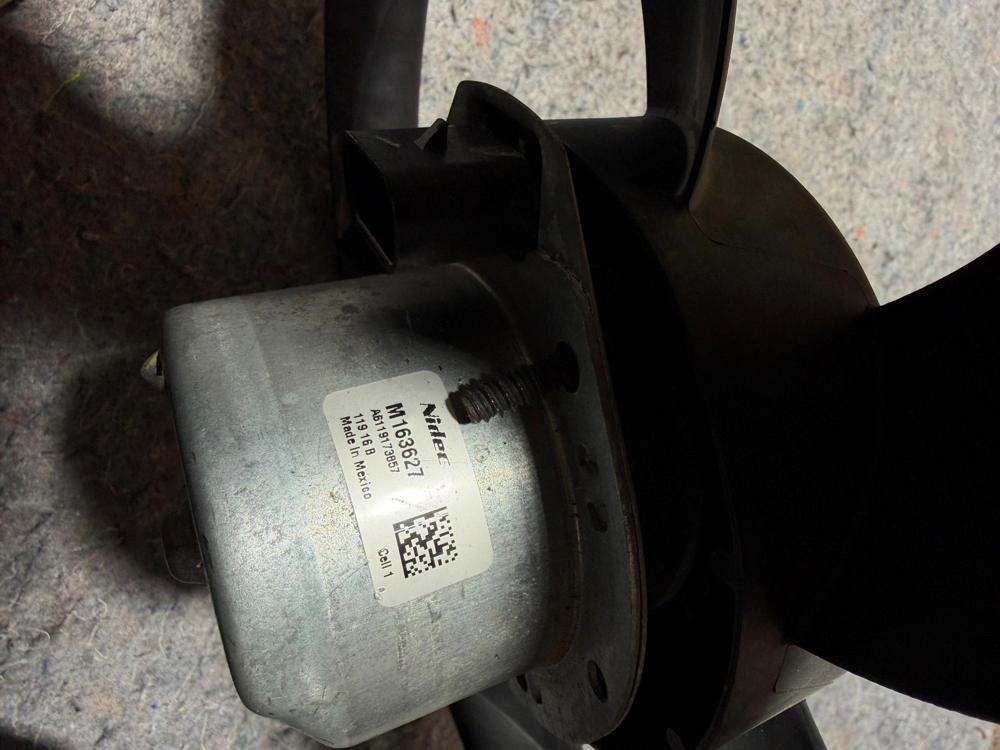 2013 Chrysler 200 Mopar Engine Cooling Fan Blade with Motor OEM 24041258 – photo 2