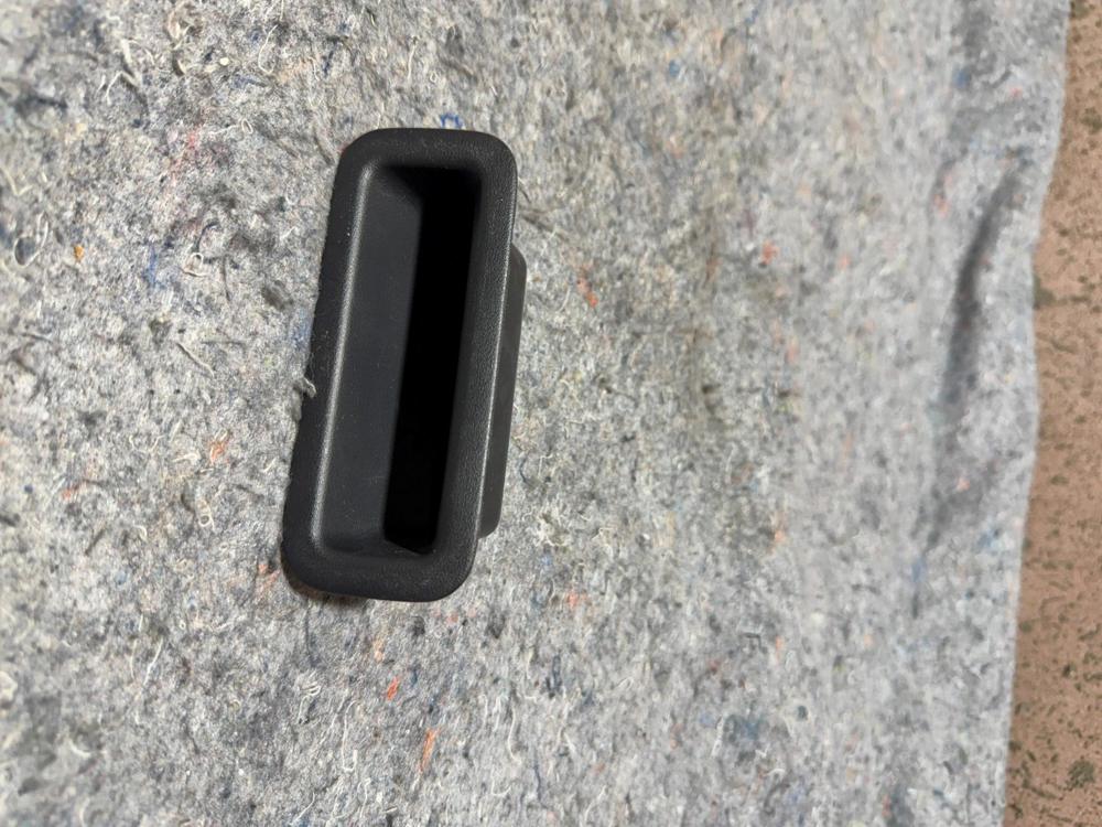 2014-2020 Infiniti Q50 Rear Reunk Lid Pull Handle Lid Grab Pocket 909400V00 OEM – photo 2