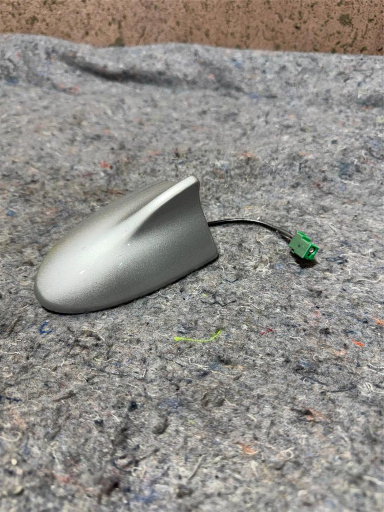 Infiniti Q50 2014-2022 OEM Radio Stereo Roof Antenna Receiver – photo 1