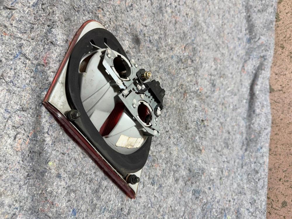 96-99 Mercedes W210 E300 Rear Left Driver Side Inner Tail Light Lamp OEM – photo 2