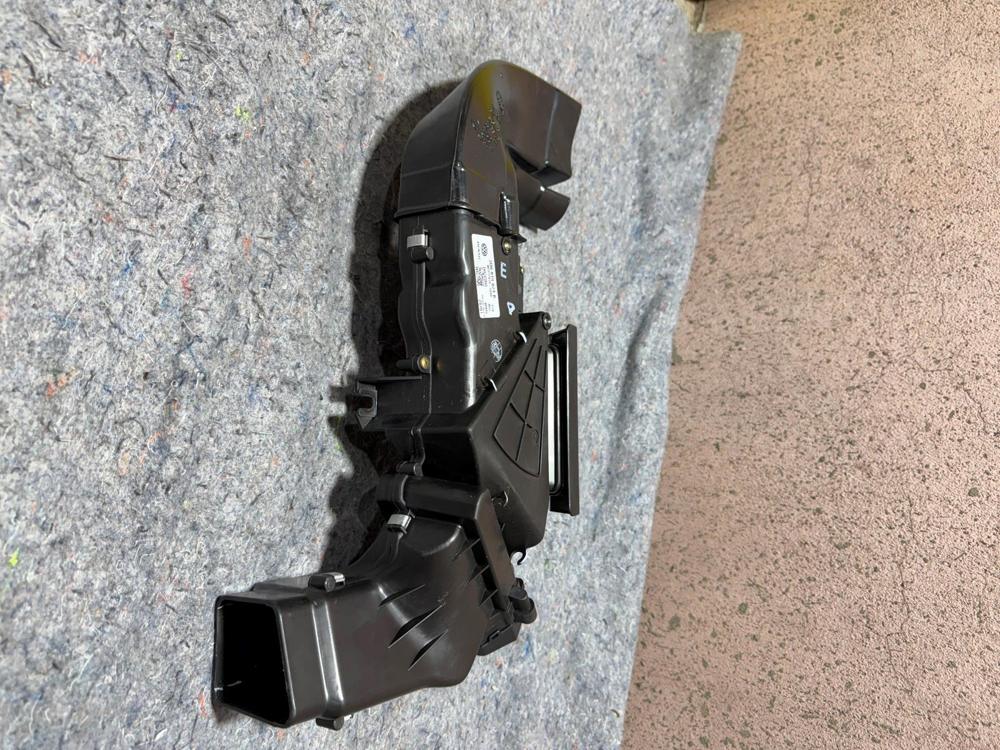 2006-2010 Bentley Flying Spur Continental Front Right Air Distribution Duct OEM – photo 3