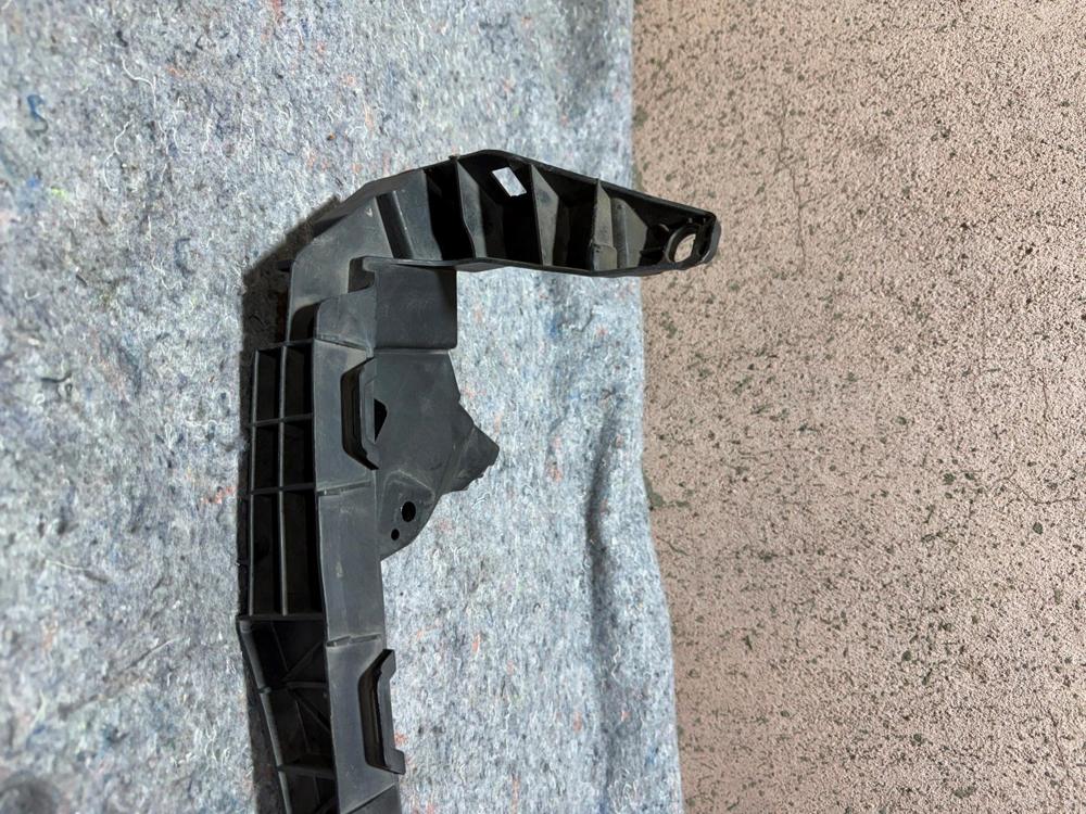 OEM Honda Accord 2013-2017 Front Left Drivers Side Upper Bumper Support Retainer – photo 3