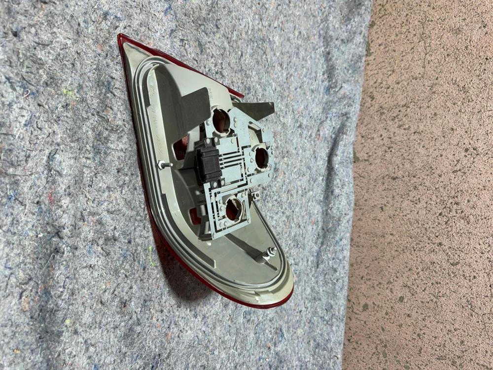 OEM 1996-1999 Mercedes Benz E320 Sedan Driver Tail Light LH – photo 2