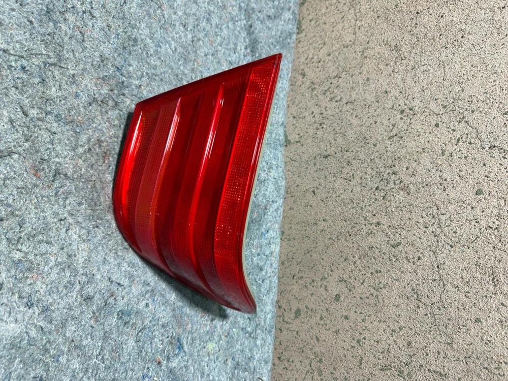 OEM 1996-1999 Mercedes Benz E320 Sedan Driver Tail Light LH – photo 3