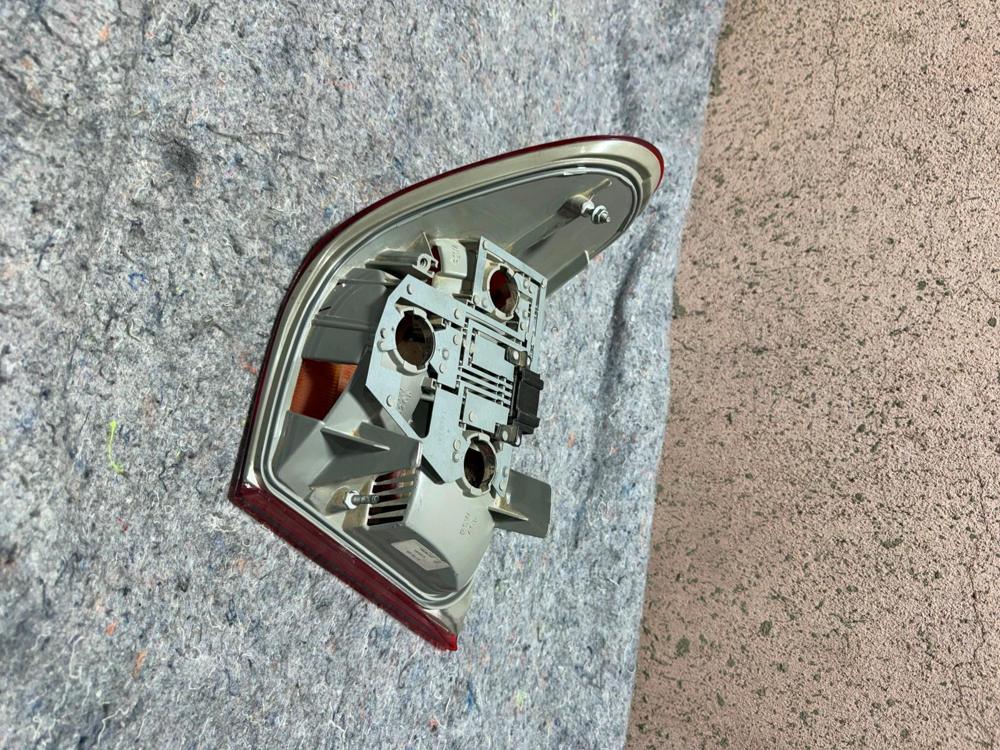 OEM 1996-1999 Mercedes Benz E320 Sedan Driver Tail Light LH – photo 4