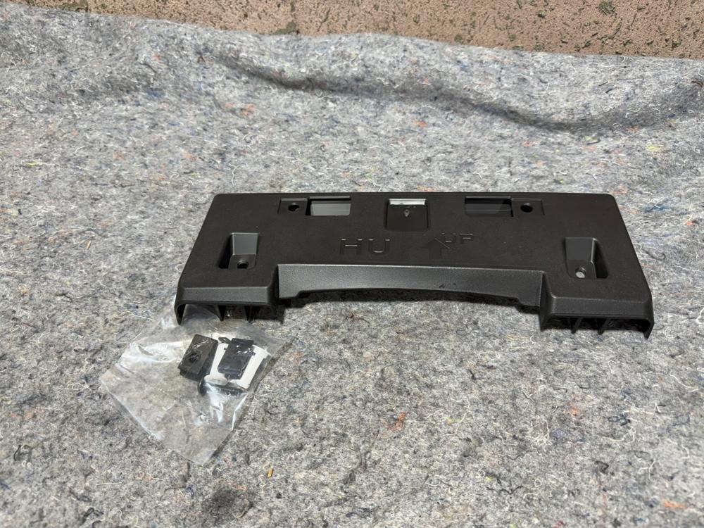 2018-2024 Infiniti Q50 Front License Plate Bracket 962106HH0B OEM – photo 1
