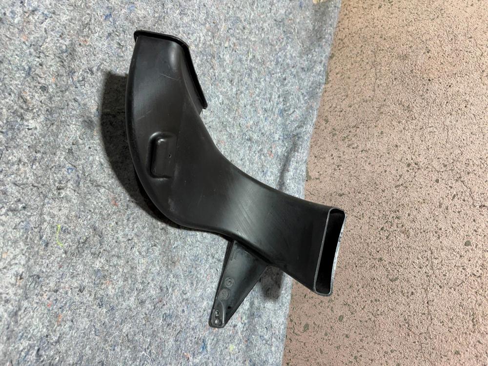 05-13 Corvette C6 Passenger RH Rear Brake Cooling Duct 15141601 OEM – photo 3