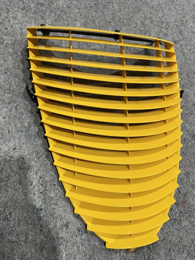 Plymouth Prowler 97-02 OEM Front Grille Yellow, P# 04786186 – photo 2