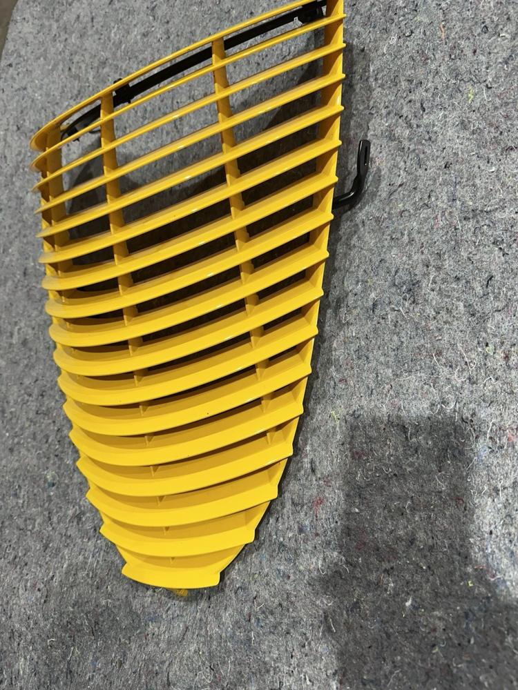 Plymouth Prowler 97-02 OEM Front Grille Yellow, P# 04786186 – photo 3