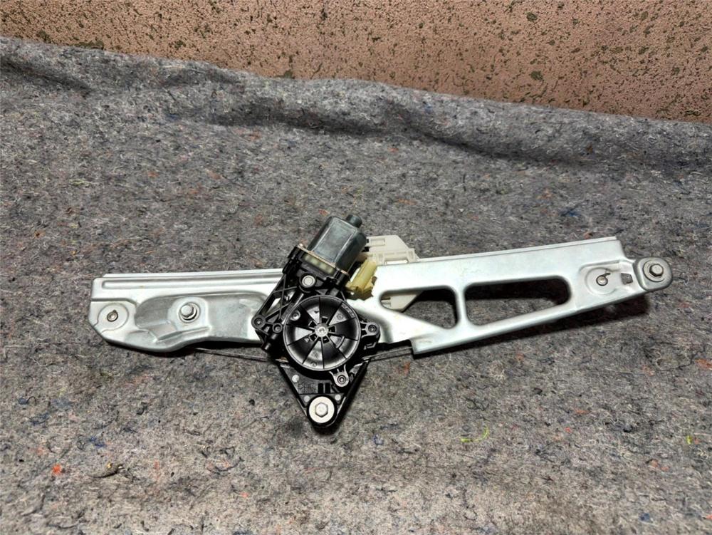 Genuine Gm 23168662 Window Motor and Regulator Assembly – photo 1