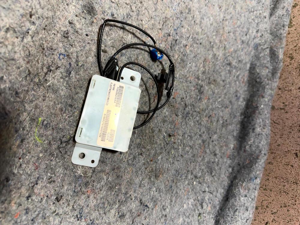 OEM 2010-2017 Jeep Compass Keyless Entry Antenna P68056236AA – photo 4