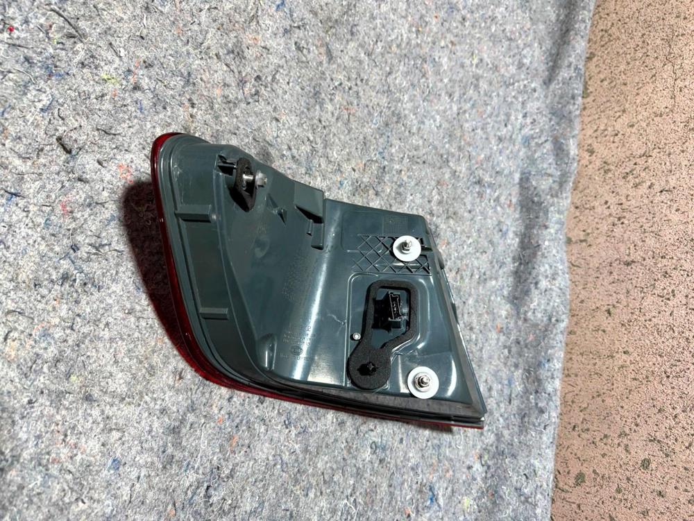 2011 BMW 528i Rear Right Taillight 17346202 – photo 2
