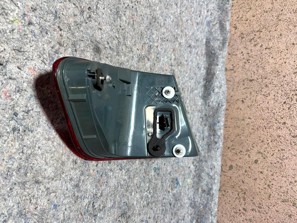 2011 BMW 528i Rear Right Taillight 17346202 – photo 4