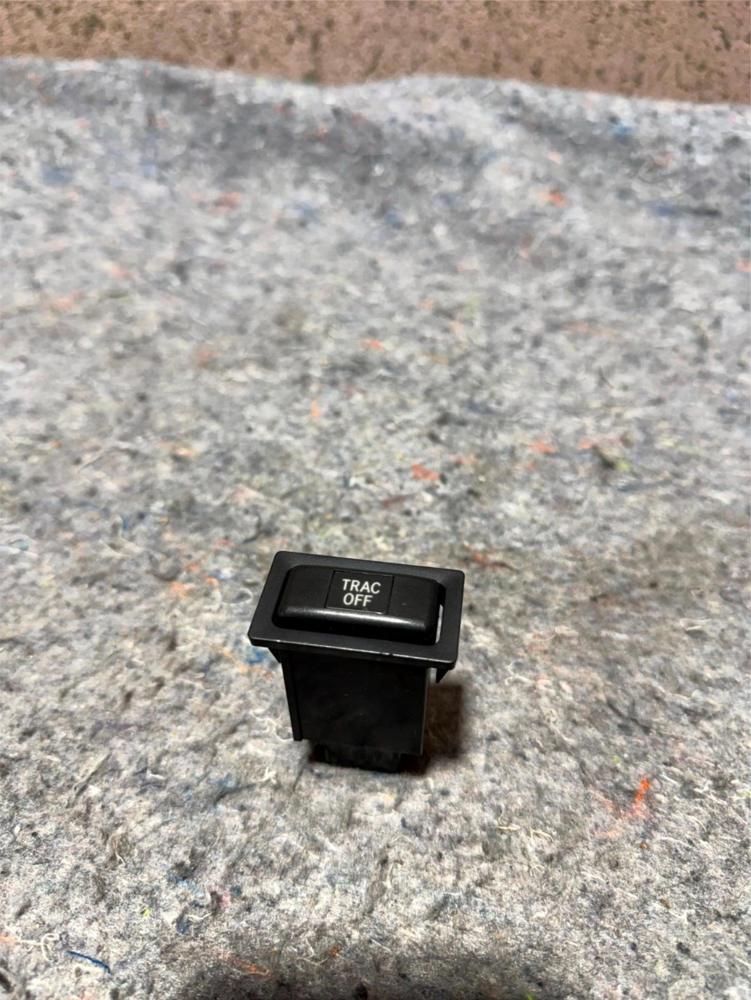01-05 Lexus IS300 Trac Odd Switch Used 156480 Traction Genuine OEM SXE10JCE10 – photo 1