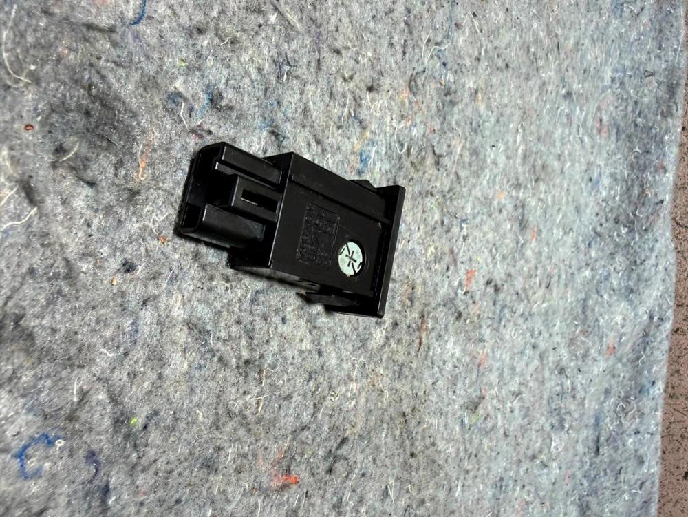 01-05 Lexus IS300 Trac Odd Switch Used 156480 Traction Genuine OEM SXE10JCE10 – photo 2