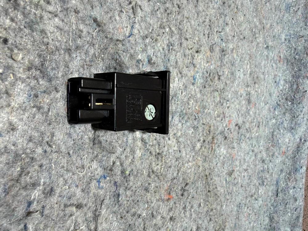 01-05 Lexus IS300 Trac Odd Switch Used 156480 Traction Genuine OEM SXE10JCE10 – photo 4