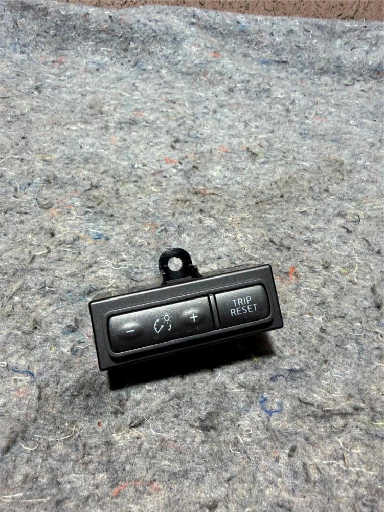 Infiniti Q50 Q60 OEM Driver Info Display Trip Reset Button 14-18 – photo 1