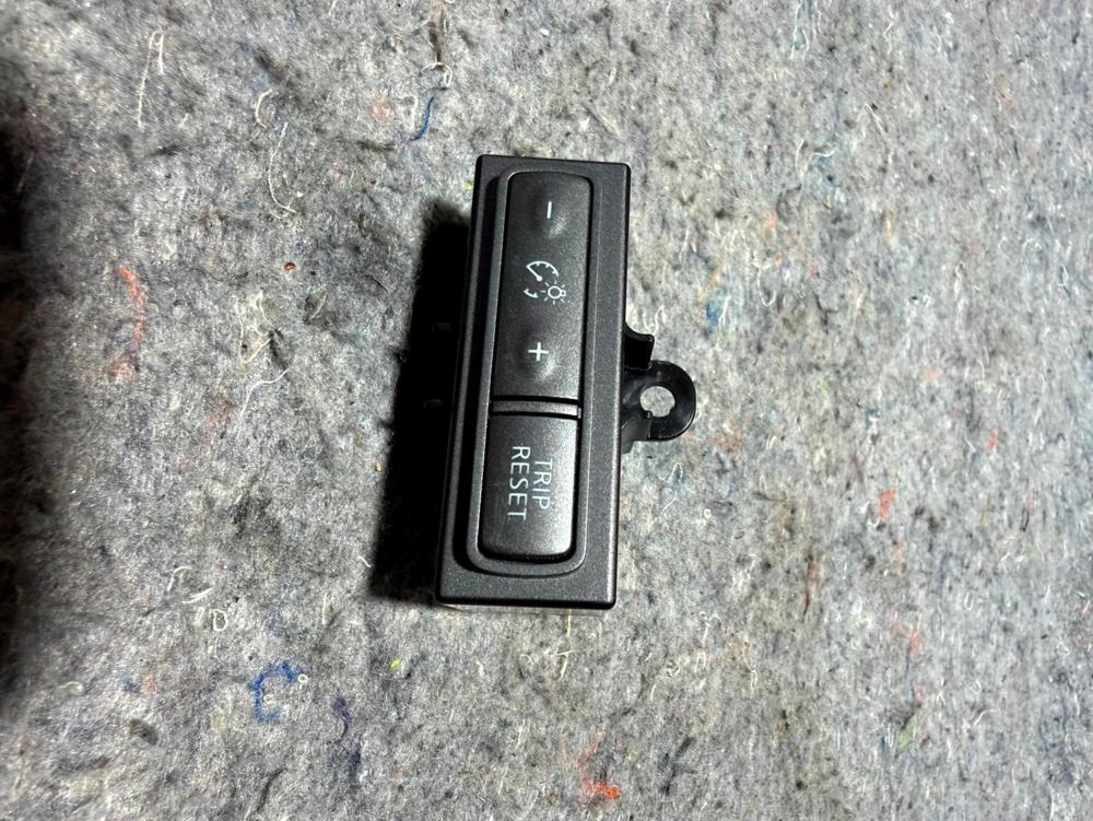 Infiniti Q50 Q60 OEM Driver Info Display Trip Reset Button 14-18 – photo 2
